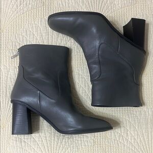 Elegant Gray Leather Ankle Boots